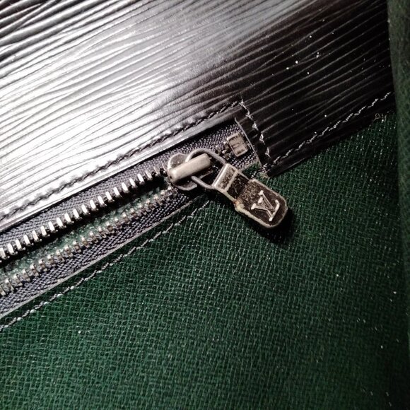 Authentic Louis Vuitton Trapeze Black Epi Leather Clutch Bag mon390-111325 - Picture 13 of 16